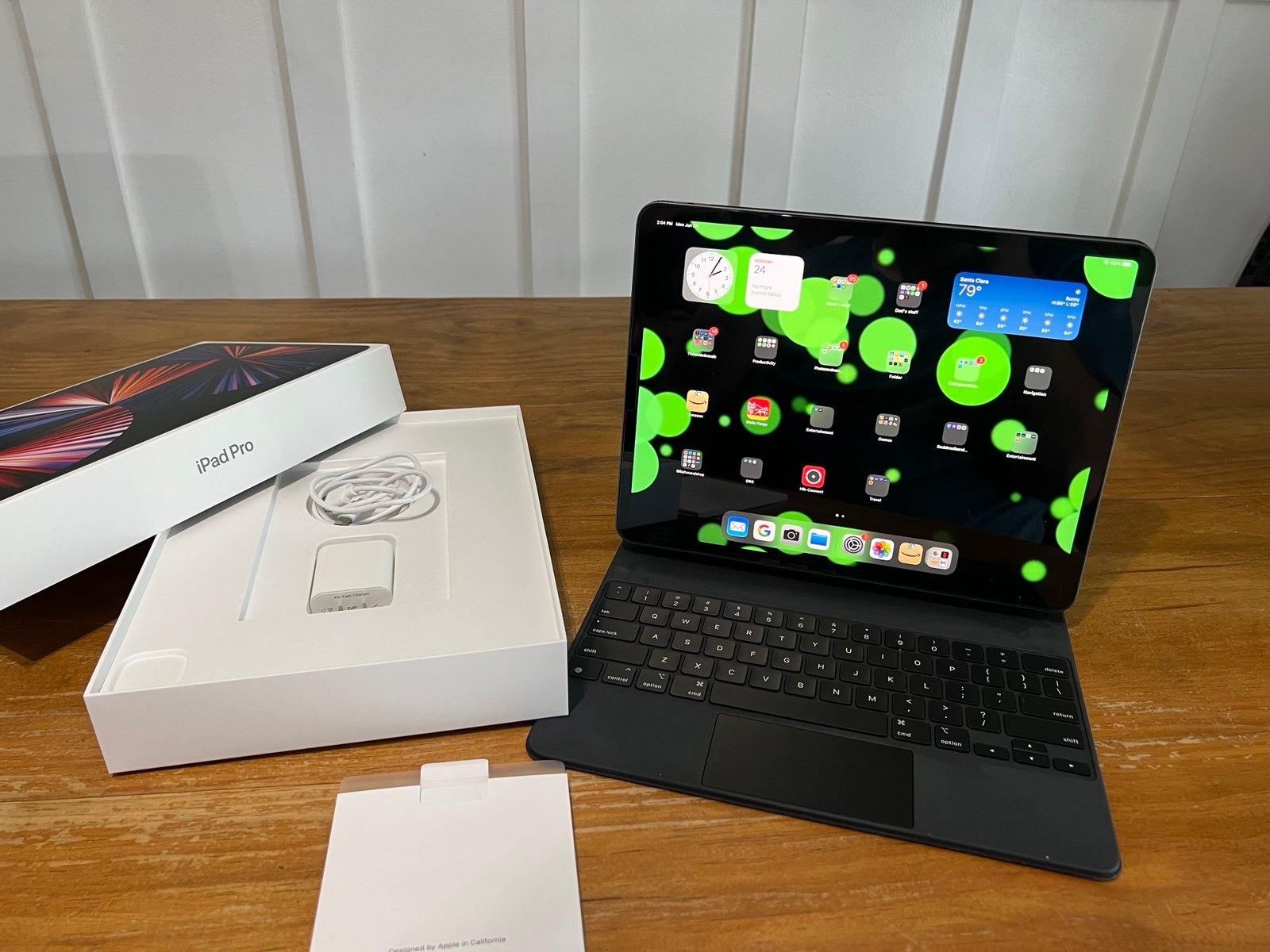 Like New iPad Pro- 12.9” 5th Generation 128GB 6E25