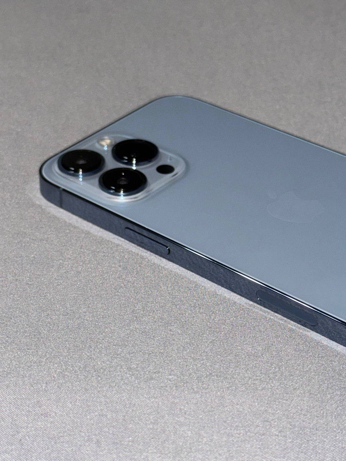 UNLOCKED iPhone 13 Pro Max (Sierra Blue) 9Z79