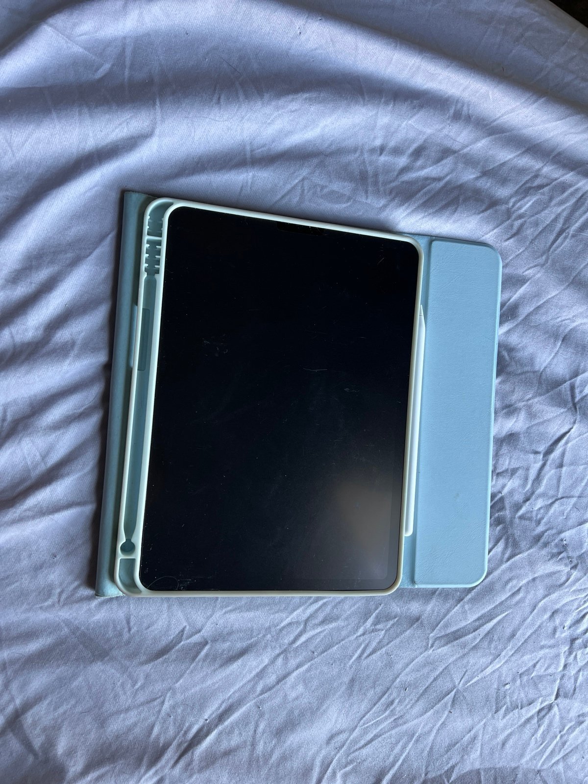 Apple iPad Pro 3rd Generation 2L22