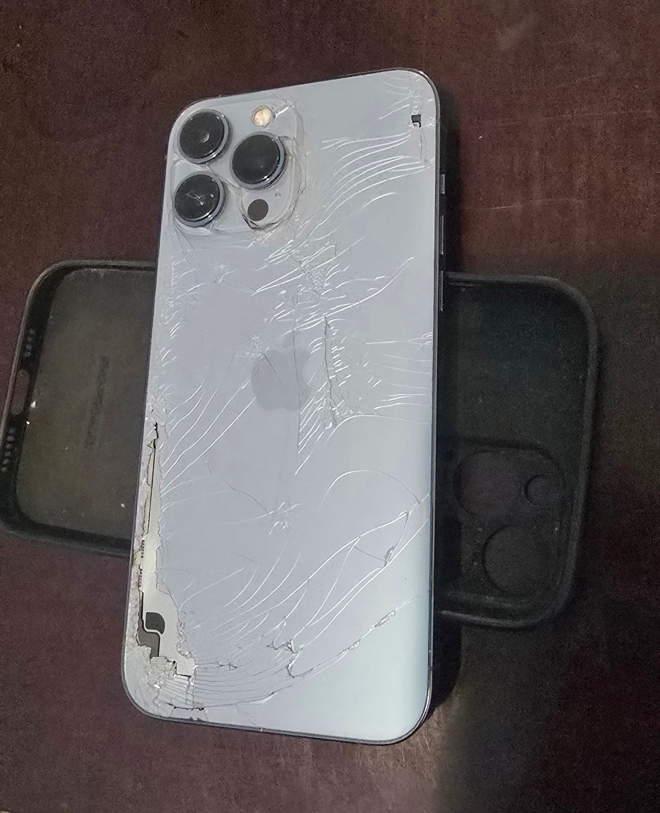 Apple iPhone 13 Pro Max 256GB Unlocked (Cracked Back)+Sony linkbuds 2Q66