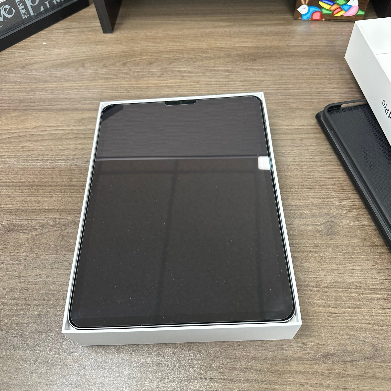 iPad Pro 11-inch 3rd Gen 128GB WiFi with Pen and accessories 3K13