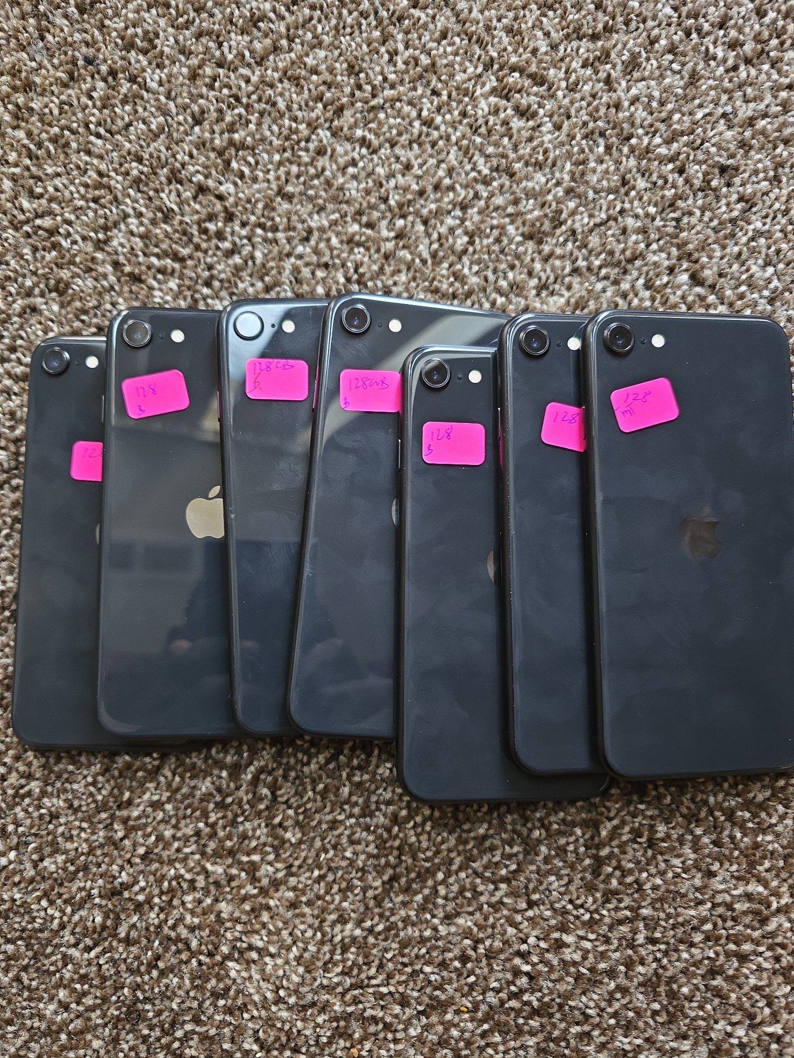 Lot of 7 iphone SE 2 Unlocked for any Carrier by