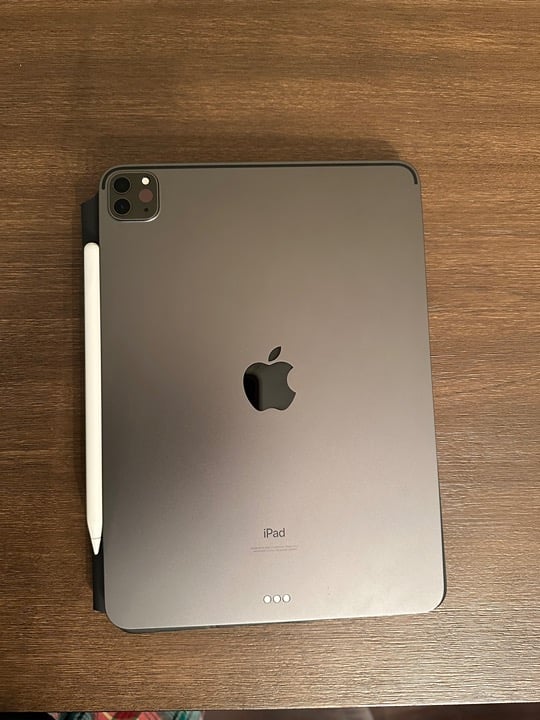 iPad Pro 11-inch (3rd Generation) Bundle 7L85