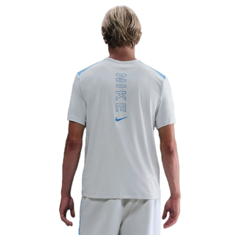 Camiseta Nike Sportswear Dri-FIT
