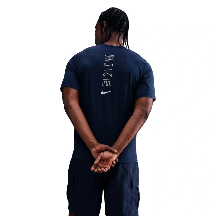 Camiseta Nike Sportswear Dri-FIT