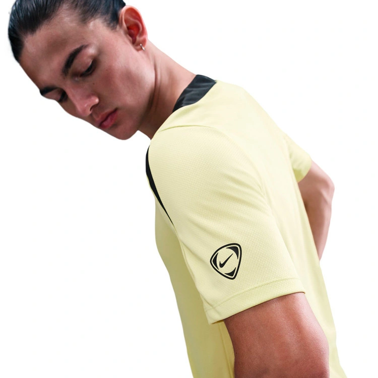 Camiseta Nike Training Strike