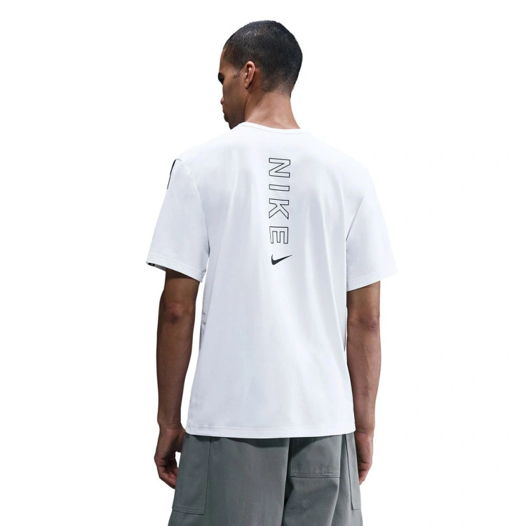 Camiseta Nike Sportswear Dri-FIT