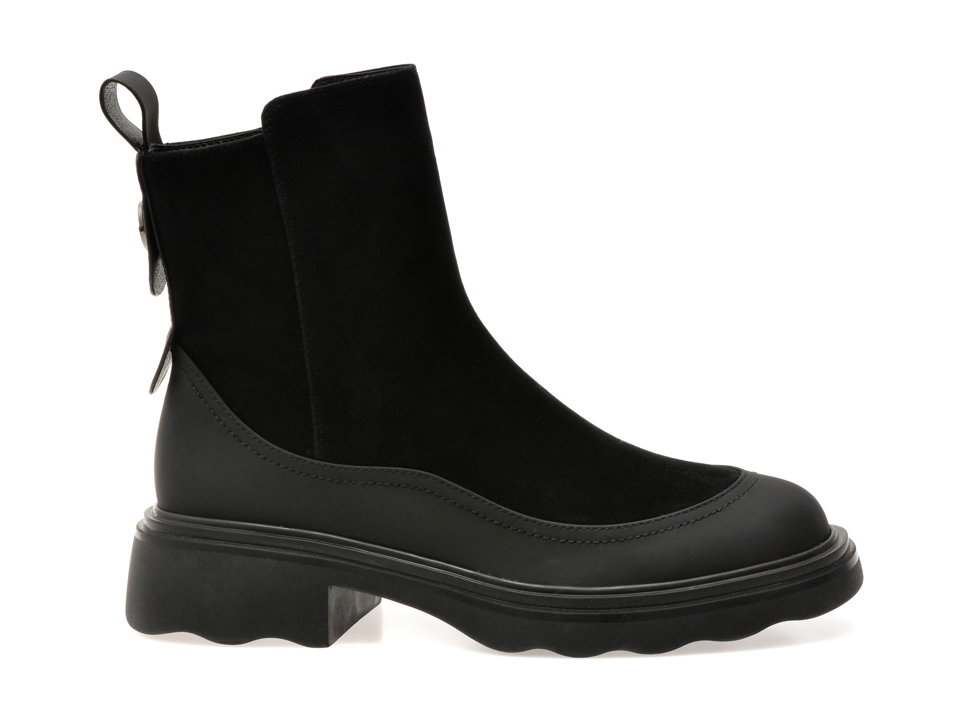 Ghete GRYXX negre, 48136, din piele intoarsa