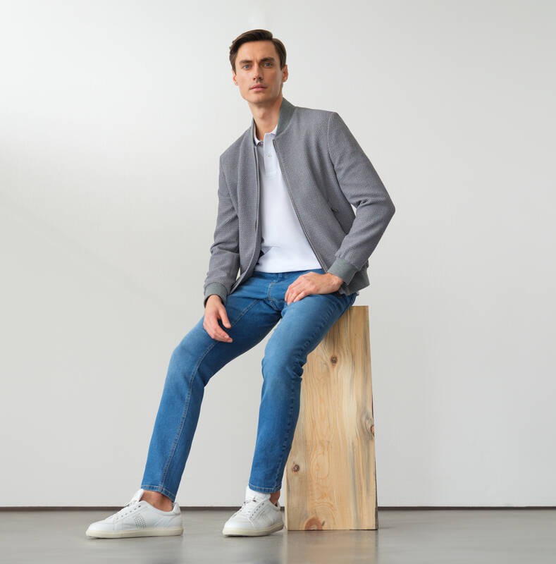 SİYAH DÜĞMELİ POLO YAKA TİŞÖRT