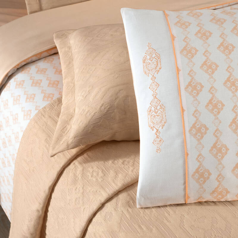 MAHAVI YATAK ÖRTÜSÜ VE NEVRESİM TAKIMI