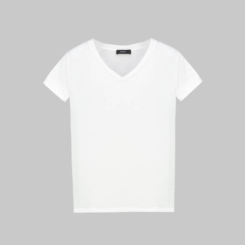 NEWBORN V YAKA SİYAH TİŞÖRT